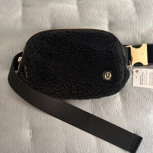 lululemon Everywhere belt Black Sherpa Crossbody Bag